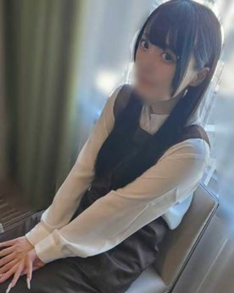 FC精品无码PPV_ろり巨乳の裏垢女子の表の顔はネイリストのインスタ女子巨根を美味しそうにフェラ